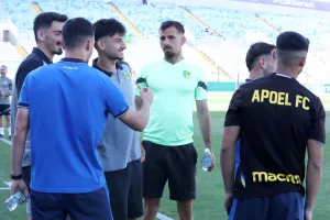 Εξαιρετικό κλίμα... λίγο πριν την σέντρα (Φώτος)
