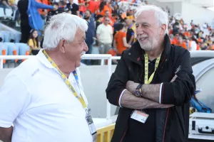 Εξαιρετικό κλίμα... λίγο πριν την σέντρα (Φώτος)