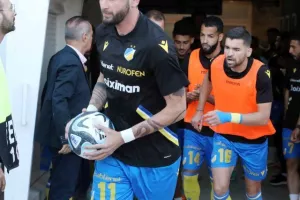 ΑΠΟΕΛ - ΑΕΚ: Το πρωτάθλημα... βάφτηκε γαλαζοκίτρινο για 29η φορά! (Φώτος)
