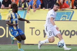 ΑΠΟΕΛ - ΑΕΚ: Το πρωτάθλημα... βάφτηκε γαλαζοκίτρινο για 29η φορά! (Φώτος)