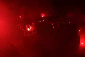 (ΒΙΝΤΕΟ-ΦΩΤΟΣ Kerkida) Κάηκε... ο εξώστης στην άφιξη των πρωταθλητών!