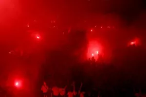 (ΒΙΝΤΕΟ-ΦΩΤΟΣ Kerkida) Κάηκε... ο εξώστης στην άφιξη των πρωταθλητών!