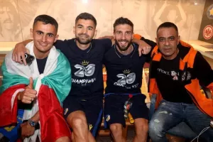 (ΒΙΝΤΕΟ-ΦΩΤΟΣ Kerkida) Κάηκε... ο εξώστης στην άφιξη των πρωταθλητών!