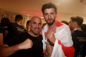 (ΒΙΝΤΕΟ-ΦΩΤΟΣ Kerkida) Κάηκε... ο εξώστης στην άφιξη των πρωταθλητών!
