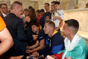 (ΒΙΝΤΕΟ-ΦΩΤΟΣ Kerkida) Κάηκε... ο εξώστης στην άφιξη των πρωταθλητών!