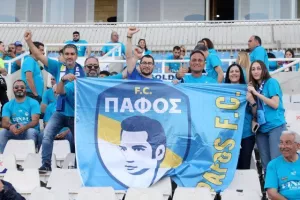 (ΦΩΤΟΣ) Ατμόσφαιρα από τους Παφίτες 