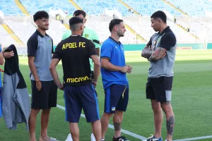Εξαιρετικό κλίμα... λίγο πριν την σέντρα (Φώτος)