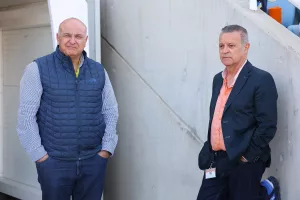 Εξαιρετικό κλίμα... λίγο πριν την σέντρα (Φώτος)