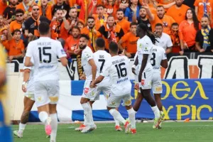 ΑΠΟΕΛ - ΑΕΚ: Το πρωτάθλημα... βάφτηκε γαλαζοκίτρινο για 29η φορά! (Φώτος)