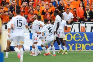ΑΠΟΕΛ - ΑΕΚ: Το πρωτάθλημα... βάφτηκε γαλαζοκίτρινο για 29η φορά! (Φώτος)