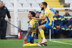ΑΠΟΕΛ - ΑΕΚ: Το πρωτάθλημα... βάφτηκε γαλαζοκίτρινο για 29η φορά! (Φώτος)
