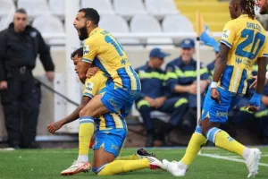 ΑΠΟΕΛ - ΑΕΚ: Το πρωτάθλημα... βάφτηκε γαλαζοκίτρινο για 29η φορά! (Φώτος)