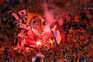 ΑΠΟΕΛ - ΑΕΚ: Το πρωτάθλημα... βάφτηκε γαλαζοκίτρινο για 29η φορά! (Φώτος)