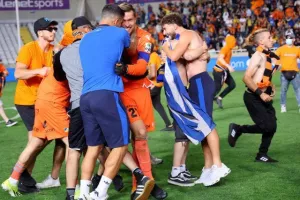 ΑΠΟΕΛ - ΑΕΚ: Το πρωτάθλημα... βάφτηκε γαλαζοκίτρινο για 29η φορά! (Φώτος)