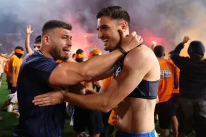 ΑΠΟΕΛ - ΑΕΚ: Το πρωτάθλημα... βάφτηκε γαλαζοκίτρινο για 29η φορά! (Φώτος)