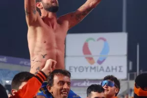 ΑΠΟΕΛ - ΑΕΚ: Το πρωτάθλημα... βάφτηκε γαλαζοκίτρινο για 29η φορά! (Φώτος)