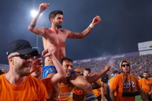 ΑΠΟΕΛ - ΑΕΚ: Το πρωτάθλημα... βάφτηκε γαλαζοκίτρινο για 29η φορά! (Φώτος)