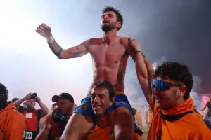 ΑΠΟΕΛ - ΑΕΚ: Το πρωτάθλημα... βάφτηκε γαλαζοκίτρινο για 29η φορά! (Φώτος)