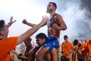ΑΠΟΕΛ - ΑΕΚ: Το πρωτάθλημα... βάφτηκε γαλαζοκίτρινο για 29η φορά! (Φώτος)