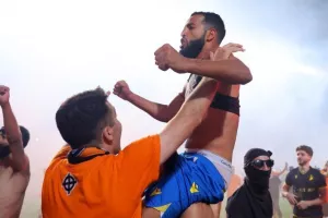 ΑΠΟΕΛ - ΑΕΚ: Το πρωτάθλημα... βάφτηκε γαλαζοκίτρινο για 29η φορά! (Φώτος)