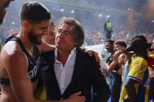 ΑΠΟΕΛ - ΑΕΚ: Το πρωτάθλημα... βάφτηκε γαλαζοκίτρινο για 29η φορά! (Φώτος)