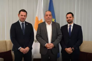 Υπέγραψε οδηγία για τους στρατεύσιμους αθλητές ο Υπουργός