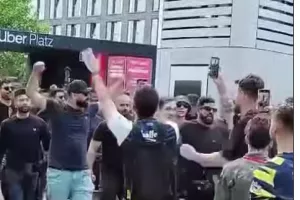 (ΒΙΝΤΕΟ CB-kerkida) Ένταση των οπαδών Φενέρ με Έλληνες φιλάθλους