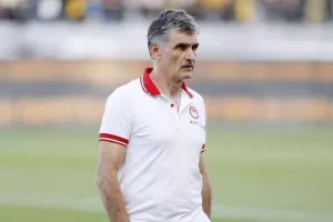 Άσχημα νέα για Μεντιλίμπαρ! Χάνει σέντερ μπακ για έναν μήνα