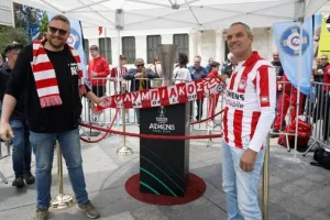 Ουρές και το Σάββατο για το τρόπαιο του Conference League (Φώτος)