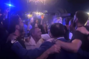 Παίκτες και διοίκηση έγιναν ένα: "Να 'χα ένα ναργιλέ"! (Βίντεο)
