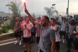 Στην προπόνηση οι οπαδοί της Πάφου/ "Ντόπες" ενόψει τελικού (Φώτος)