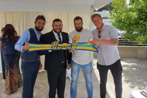 Γάμος με άρωμα... ΑΕΛ! 