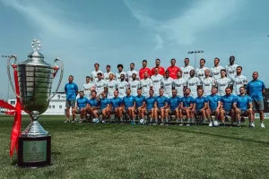 Αναμνηστική φώτο... με το Κύπελλο! 
