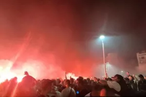 Χαμός έξω από την Τούμπα - Περιμένουν τους πρωταθλητές! (Φώτος)