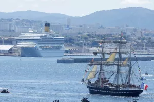 Η Ολυμπιακή φλόγα έφτασε στη Μασσαλία υπό δρακόντεια μέτρα ασφαλείας