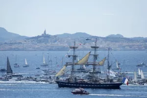 Η Ολυμπιακή φλόγα έφτασε στη Μασσαλία υπό δρακόντεια μέτρα ασφαλείας