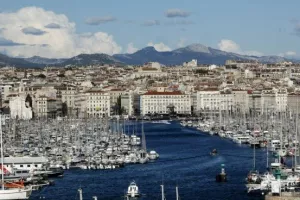 Η Ολυμπιακή φλόγα έφτασε στη Μασσαλία υπό δρακόντεια μέτρα ασφαλείας
