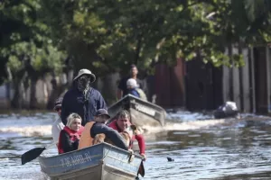 Πλημμύρες στη Βραζιλία: Τα νερά υποχωρούν κι αποκαλύπτουν το χάος