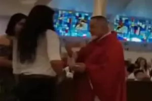 Ιερέας στις ΗΠΑ δάγκωσε γυναίκα κατά τη Θεία Μετάληψη