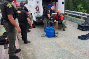 ΗΠΑ: Άγιο είχε 19χρονος που έπεσε σε φαράγγι 120 μέτρων