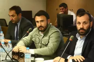 “Οι Ολυμπιακοί με τι θα πάνε στη Νέα Φιλαδέλφεια, με υποβρύχιο;”