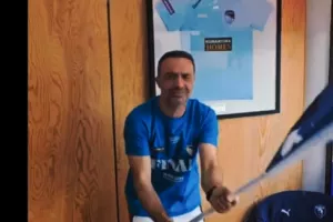 Σοφοκλέους σε ρόλο... οργανωτή: "Ελάτε να στηρίξουμε την ομάδα" (βίντεο)