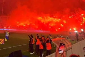 Πορτοκαλί... καλημέρα: "Εν Μάης κόμα"