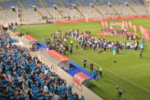 (ΒΙΝΤΕΟ Kerkida) Η... αναμονή και η απονομή του τροπαίου στην Πάφο από διαφορετική γωνία