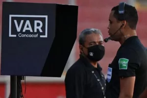 FIFA: Σκέψη να χρησιμοποιείται το VAR κατόπιν αιτήματος των ομάδων!