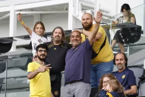 ΑΕΛ-Καρμιώτισσα: Φινάλε με 7 γκολ και... γαλαζοκίτρινη νίκη