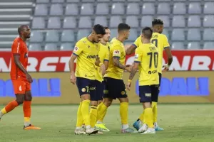 ΑΕΛ-Καρμιώτισσα: Φινάλε με 7 γκολ και... γαλαζοκίτρινη νίκη