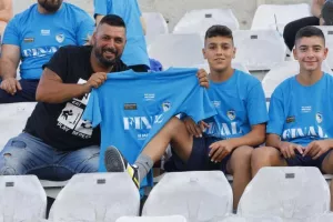 (ΦΩΤΟΣ) Ατμόσφαιρα από τους Παφίτες 