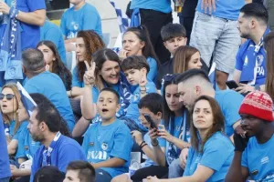(ΦΩΤΟΣ) Ατμόσφαιρα από τους Παφίτες 