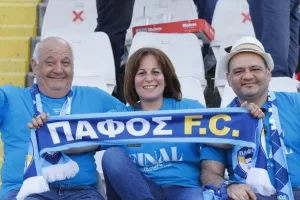 (ΦΩΤΟΣ) Ατμόσφαιρα από τους Παφίτες 